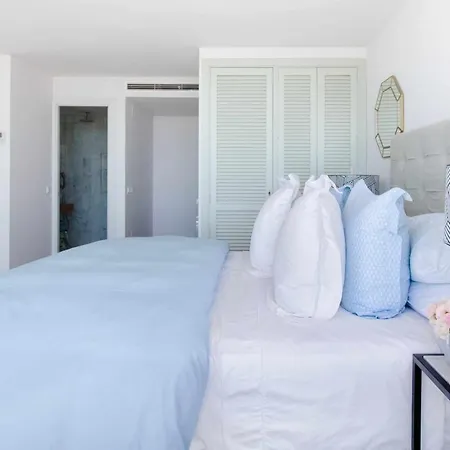 Holiday home Rincon Del Mar Watch Waves Roll In From The Lavenderfringed Balcony *