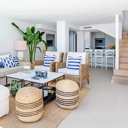 Rincon Del Mar Watch Waves Roll In From The Lavenderfringed Balcony * Rincon de la Victoria