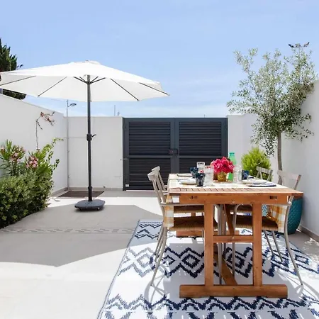 Holiday home Rincon Del Mar Watch Waves Roll In From The Lavenderfringed Balcony *